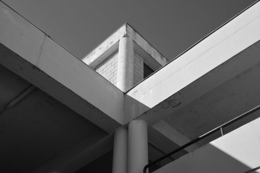 pexels-photo-17497642-17497642 Minimalist black and white photo of a geometric architectural structure with concrete elements.
